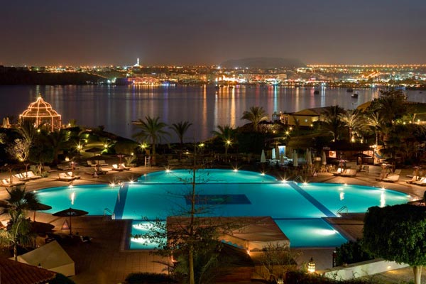 Фото вечерняя панорама Наама Бей из Movenpick Resort 5* в Шарме