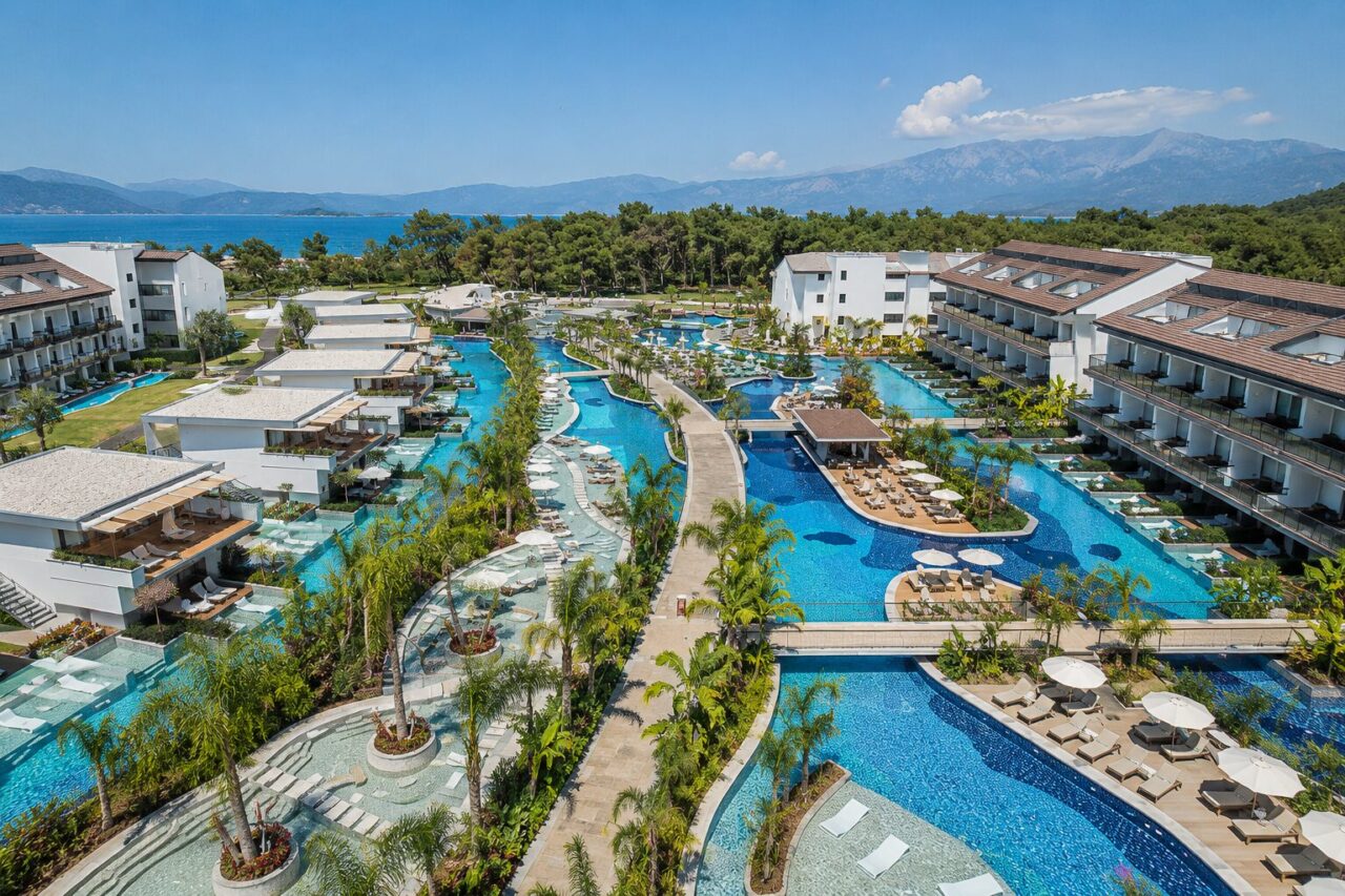 Современные бассейны и стильная территория Akra Fethiye Tui Blue Sensatori